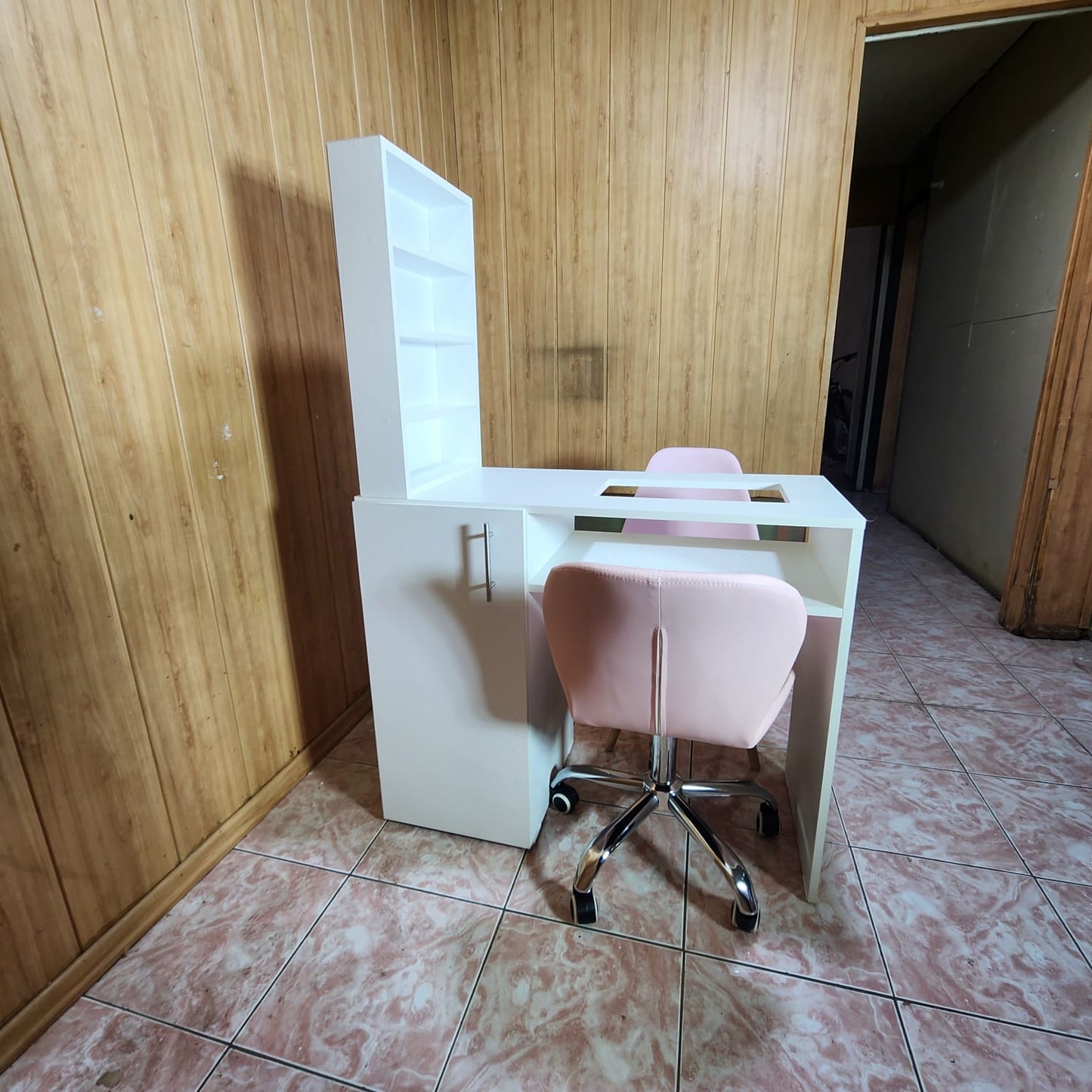 set mesa de manicura con vidrio y puerta